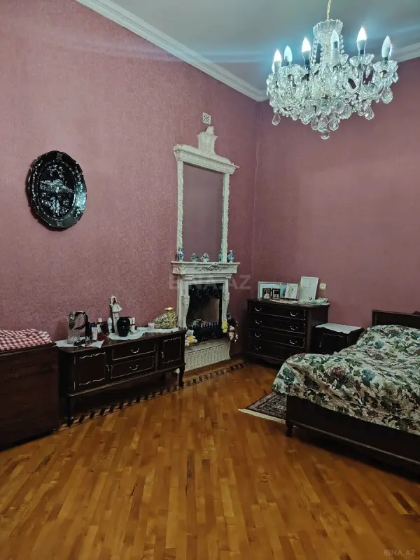 Satılır 3 otaqlı mənzil 135 m²