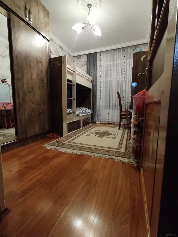 Satılır 5 otaqlı mənzil 100 m²