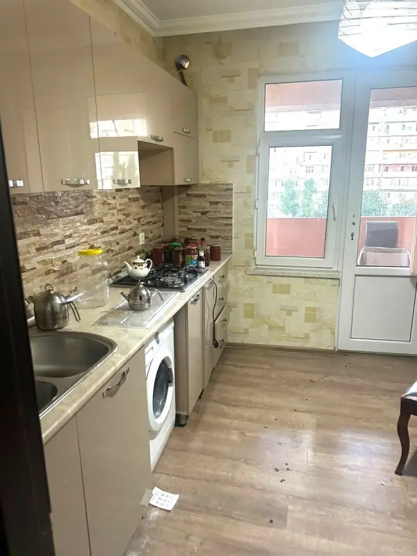 Kirayə verilir 5 otaqlı mənzil 125 m²