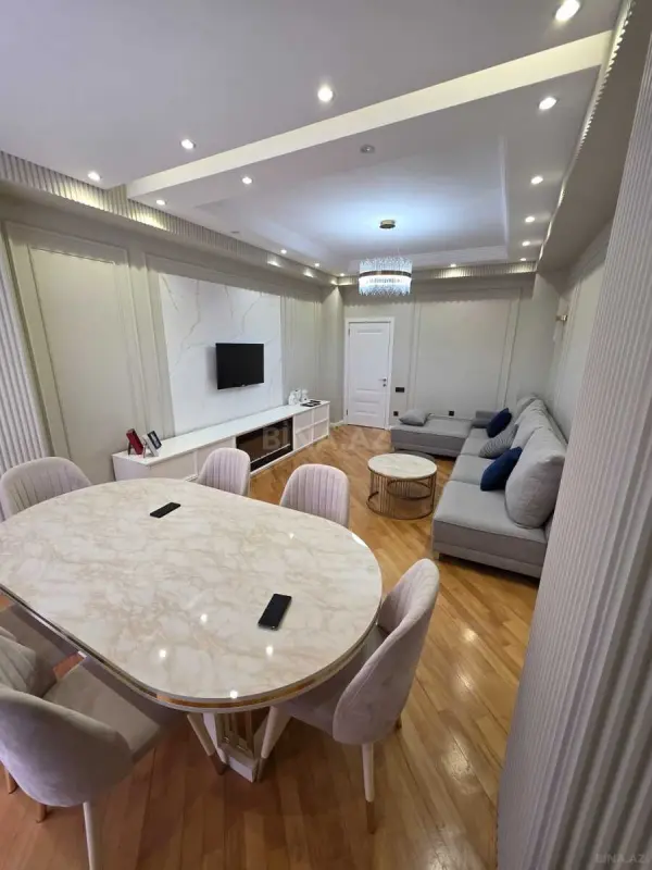 Satılır 2 otaqlı mənzil 93 m²
