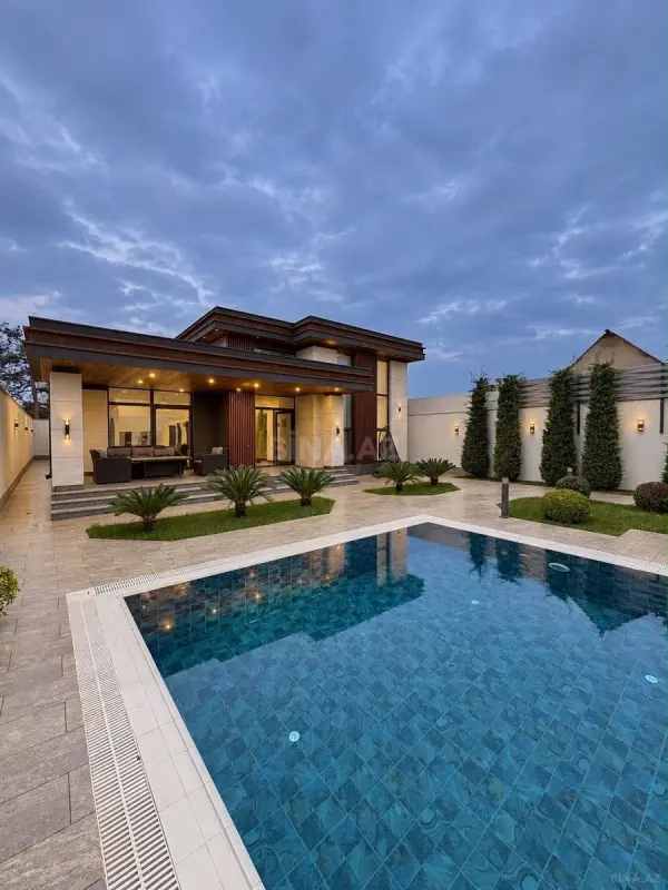 Satılır 5 otaqlı həyət evi 240 m²