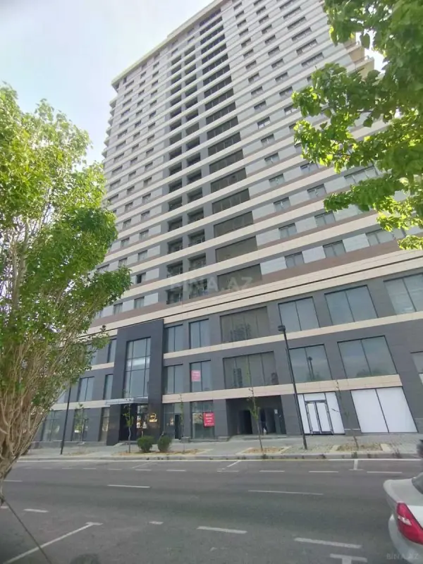 Satılır 4 otaqlı mənzil 185 m²