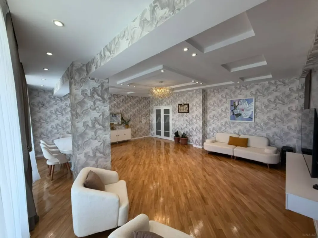 Satılır 4 otaqlı mənzil 260 m²