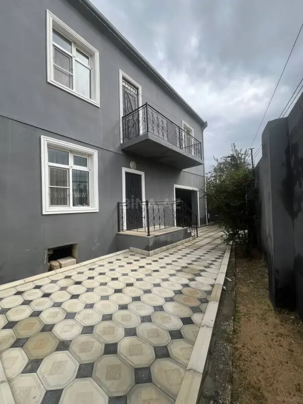 Satılır 5 otaqlı həyət evi 243 m²