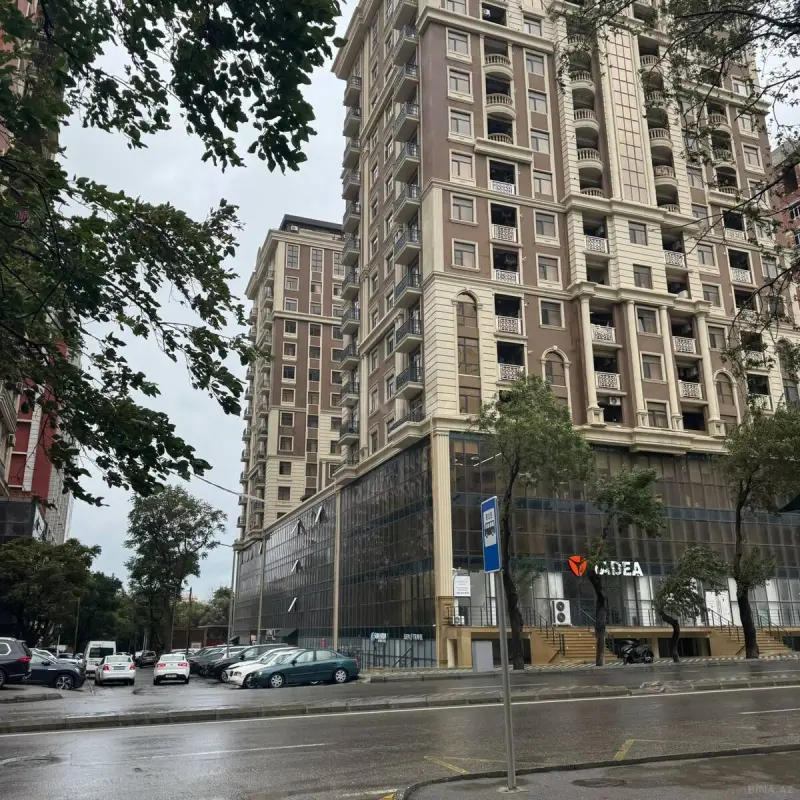 Satılır 4 otaqlı mənzil 177 m²