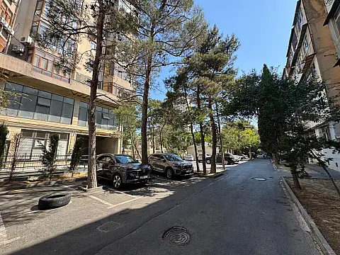 Kirayə verilir 10 otaqlı ofis 330 m² — Bakı, 8-ci mikrorayon 10 otaq 330.00 m²