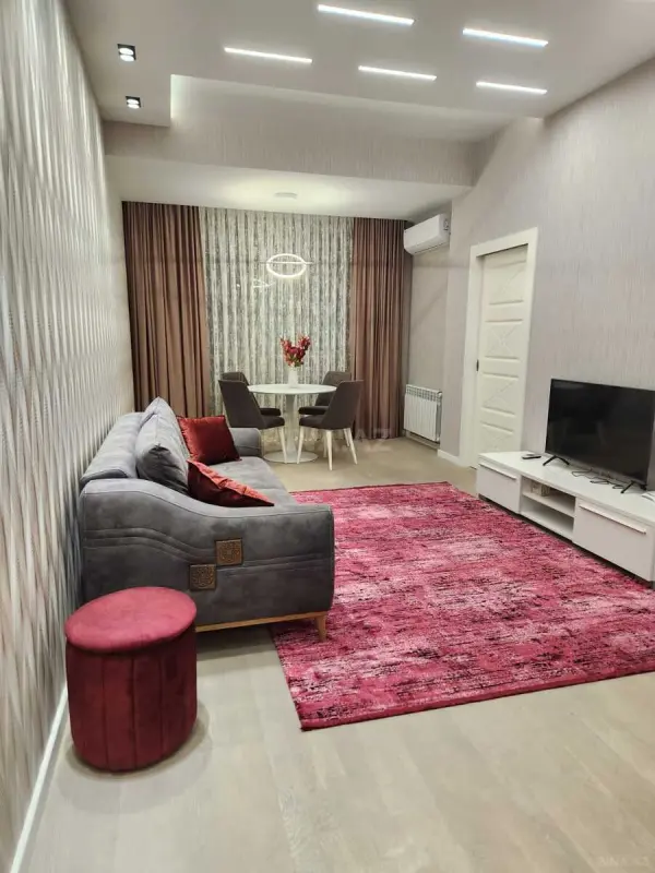 Kirayə verilir 2 otaqlı mənzil 85 m²