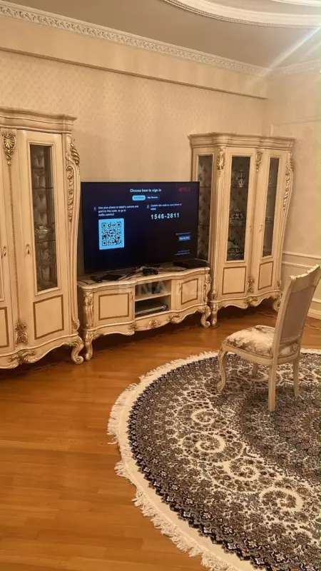 Kirayə verilir 4 otaqlı mənzil 200 m²