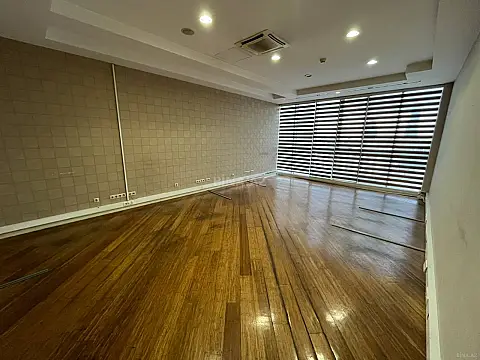 Kirayə verilir 6 otaqlı ofis 250 m² — Bakı 6 otaq 250.00 m²
