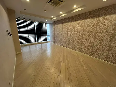 Kirayə verilir 10 otaqlı ofis 550 m² — Bakı 10 otaq 550.00 m²