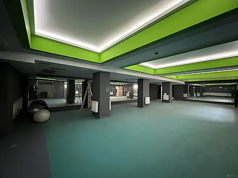 Kirayə verilir obyekt 290 m² — Bakı, İnşaatçılar 290.00 m²
