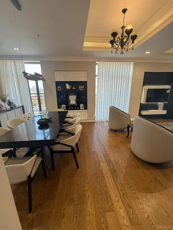 Satılır 3 otaqlı mənzil 126 m²
