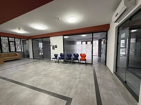 Kirayə verilir obyekt 550 m² — Bakı 550.00 m²