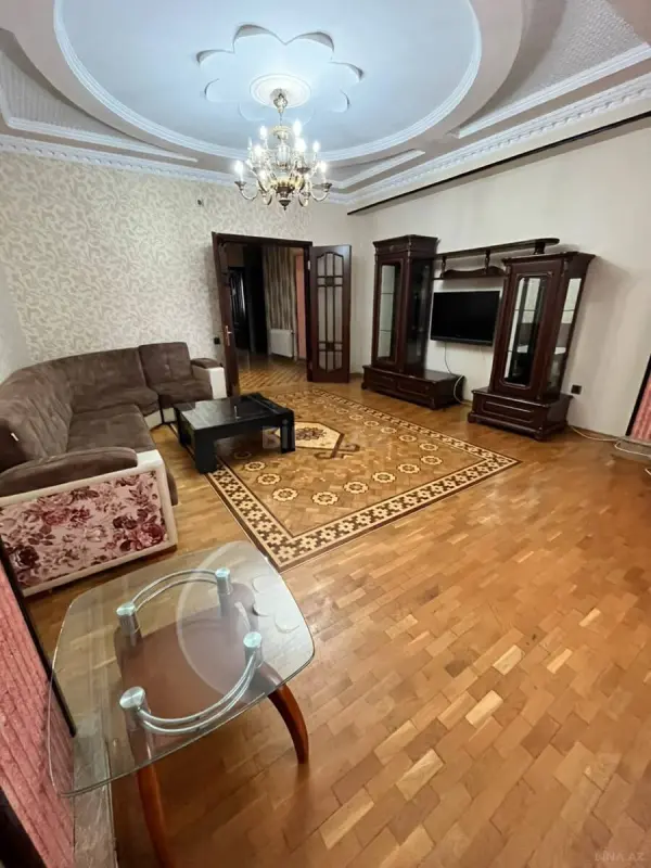 Kirayə verilir 3 otaqlı mənzil 130 m²