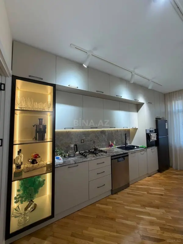 Satılır 3 otaqlı mənzil 135 m²