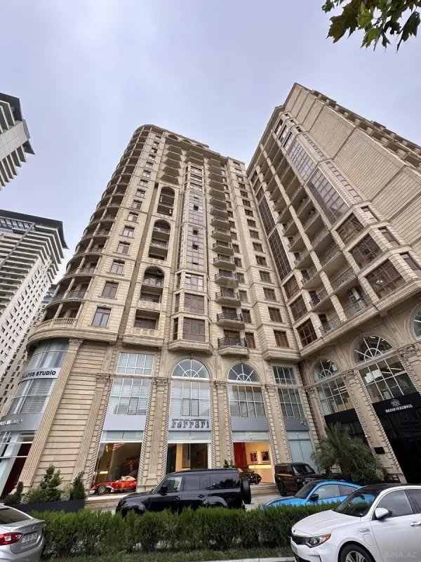 Satılır 4 otaqlı mənzil 175 m²