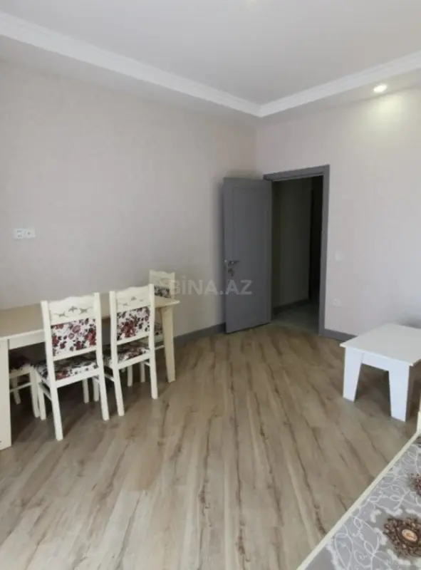 Kirayə verilir 2 otaqlı mənzil 95 m²