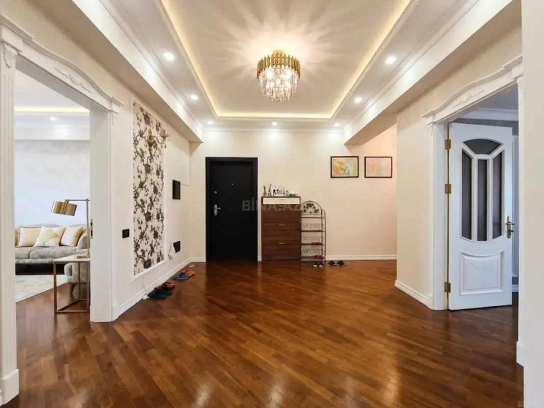 Satılır 3 otaqlı mənzil 218 m²