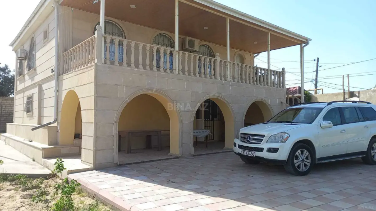 Satılır 5 otaqlı həyət evi 200 m²