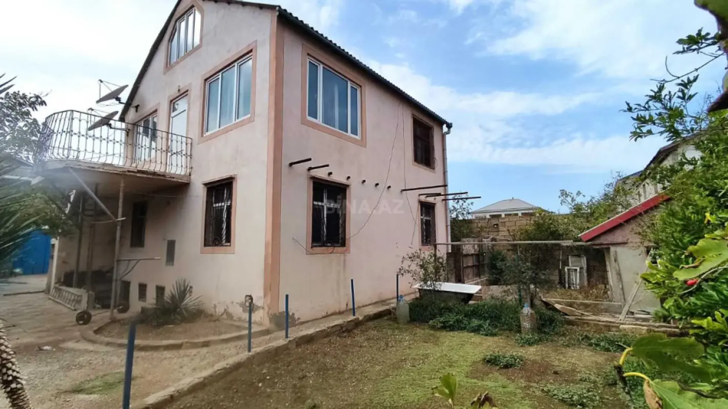 Satılır 6 otaqlı həyət evi 200 m²