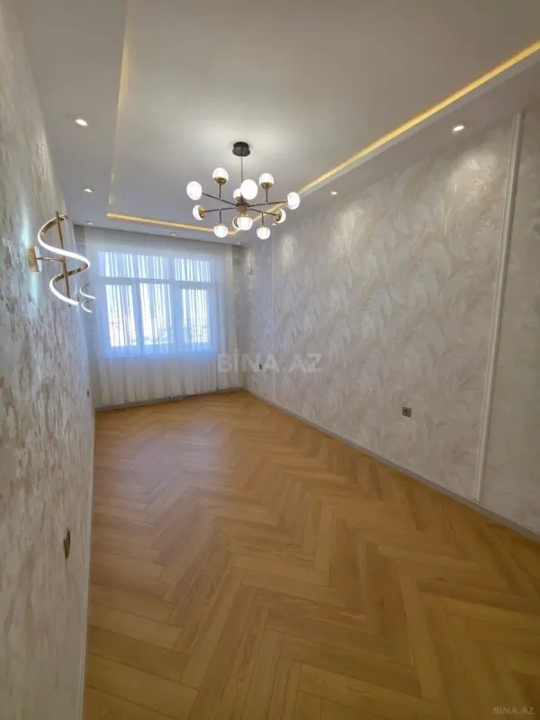 Satılır 3 otaqlı mənzil 121 m²