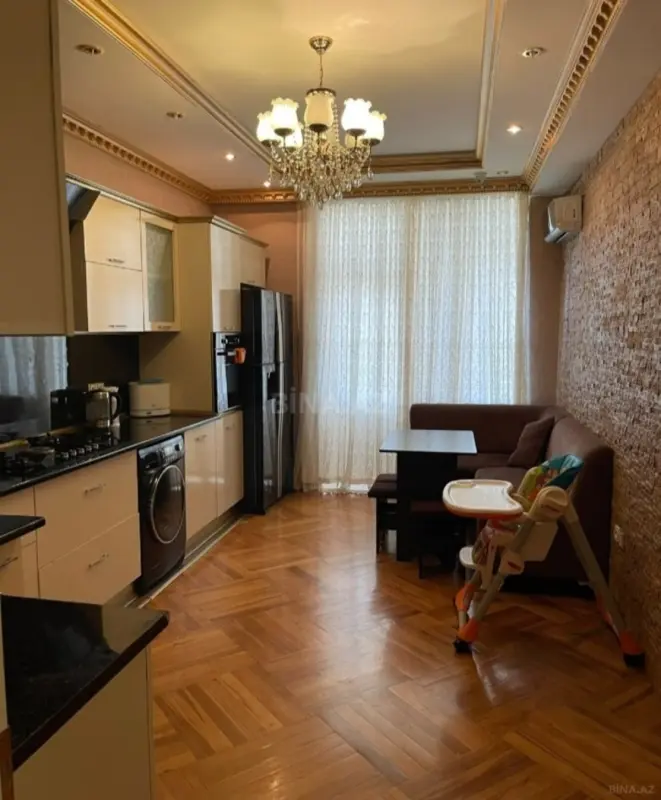 Satılır 3 otaqlı mənzil 108 m²