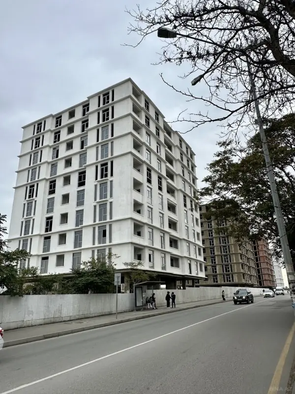 Satılır 3 otaqlı mənzil 121.7 m²