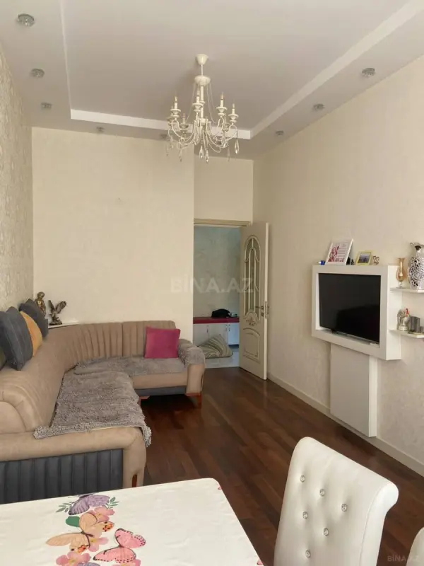Kirayə verilir 2 otaqlı mənzil 80 m²