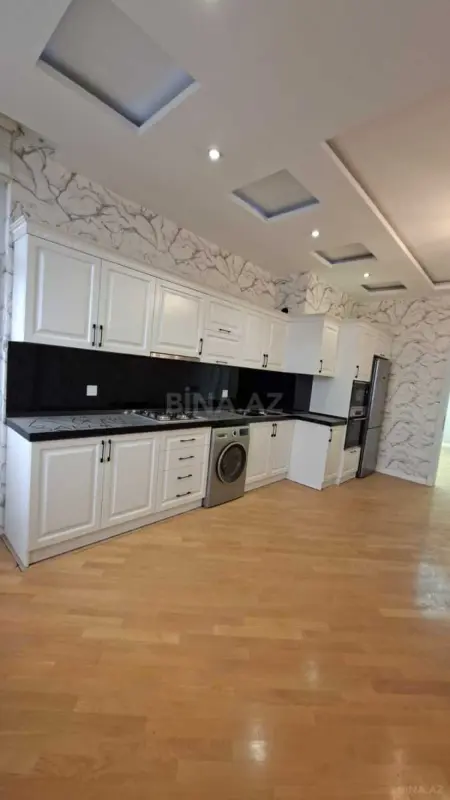Satılır 4 otaqlı mənzil 180 m²