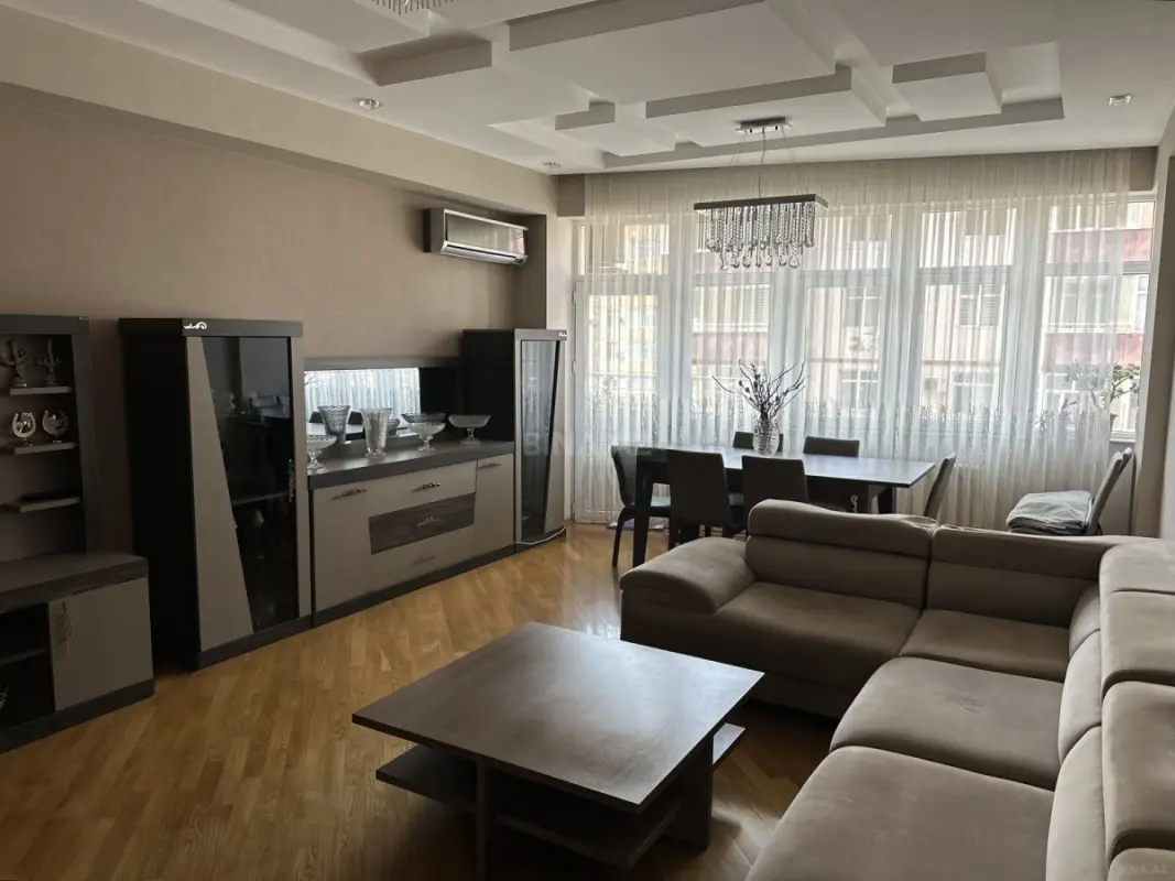 Satılır 3 otaqlı mənzil 132 m²