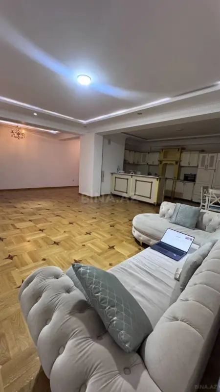 Kirayə verilir 3 otaqlı mənzil 160 m²