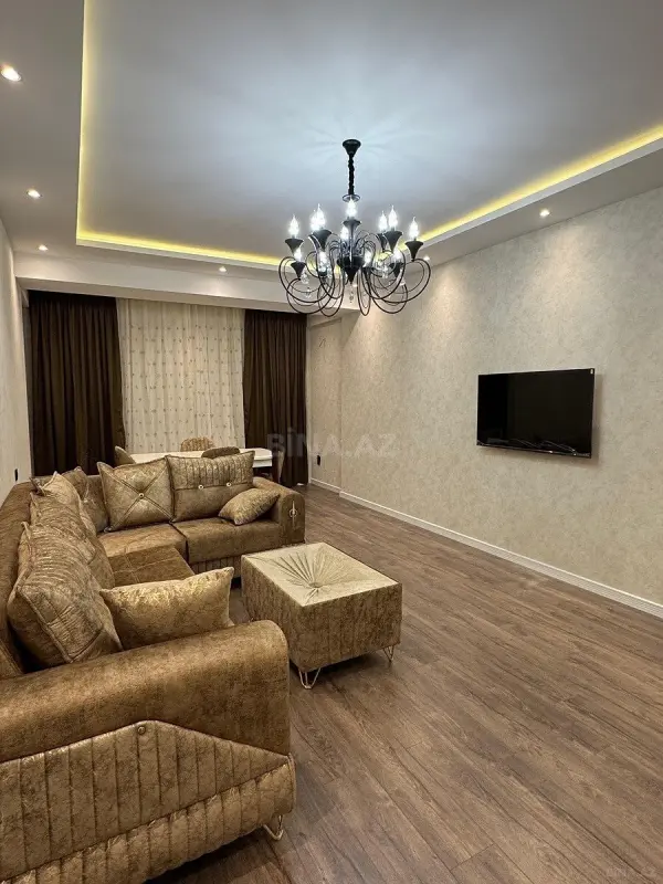 Kirayə verilir 3 otaqlı mənzil 152 m²