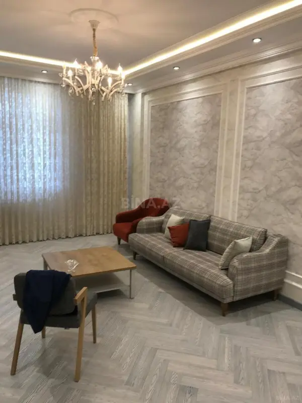Kirayə verilir 2 otaqlı mənzil 81 m²