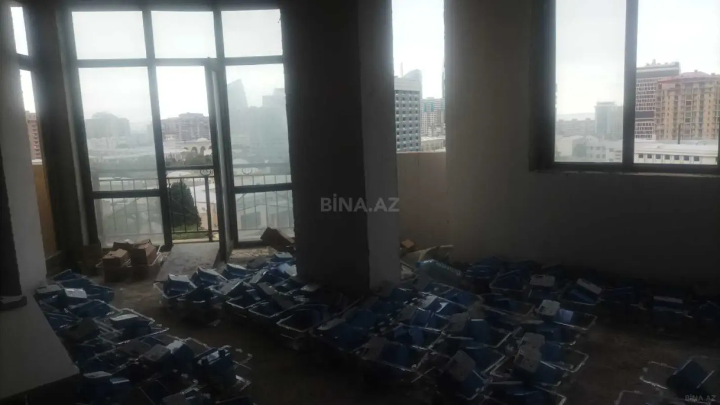Satılır 3 otaqlı mənzil 130 m²