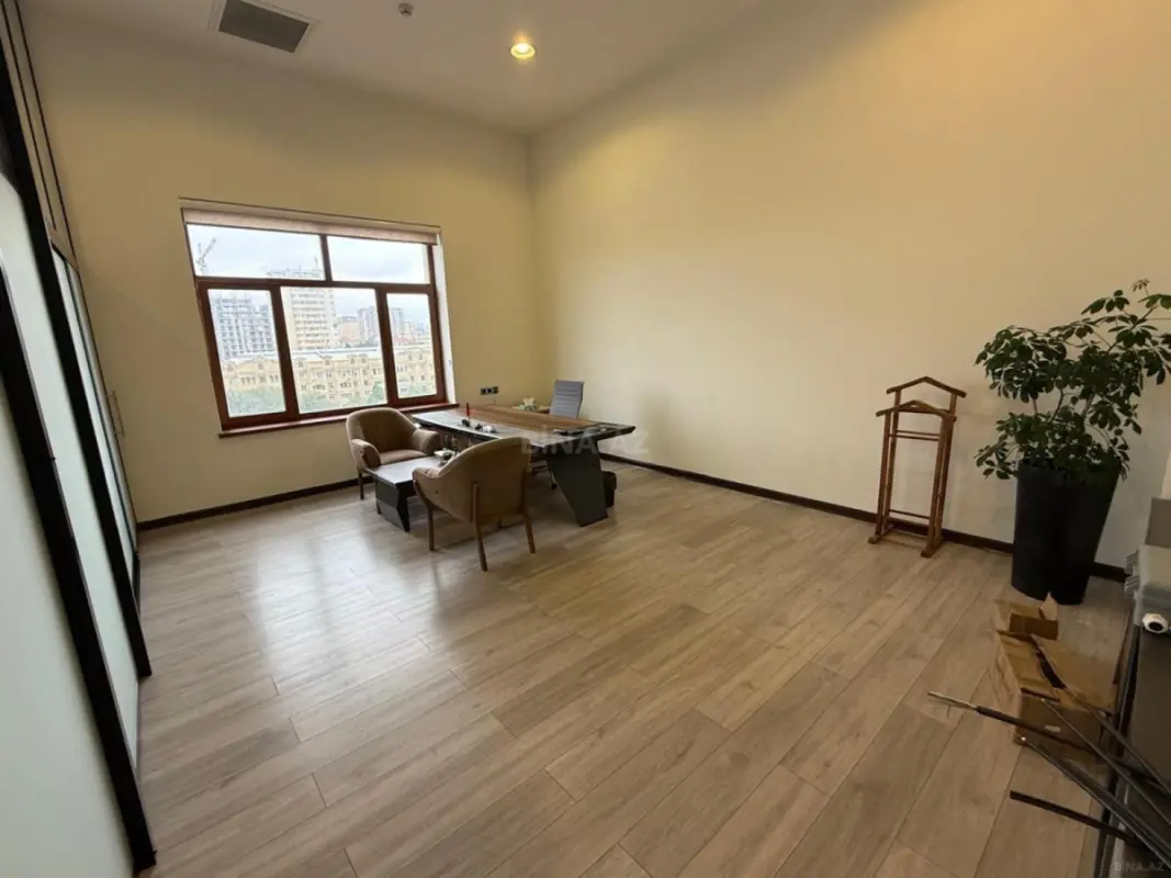 Kirayə verilir 4 otaqlı ofis 80 m²