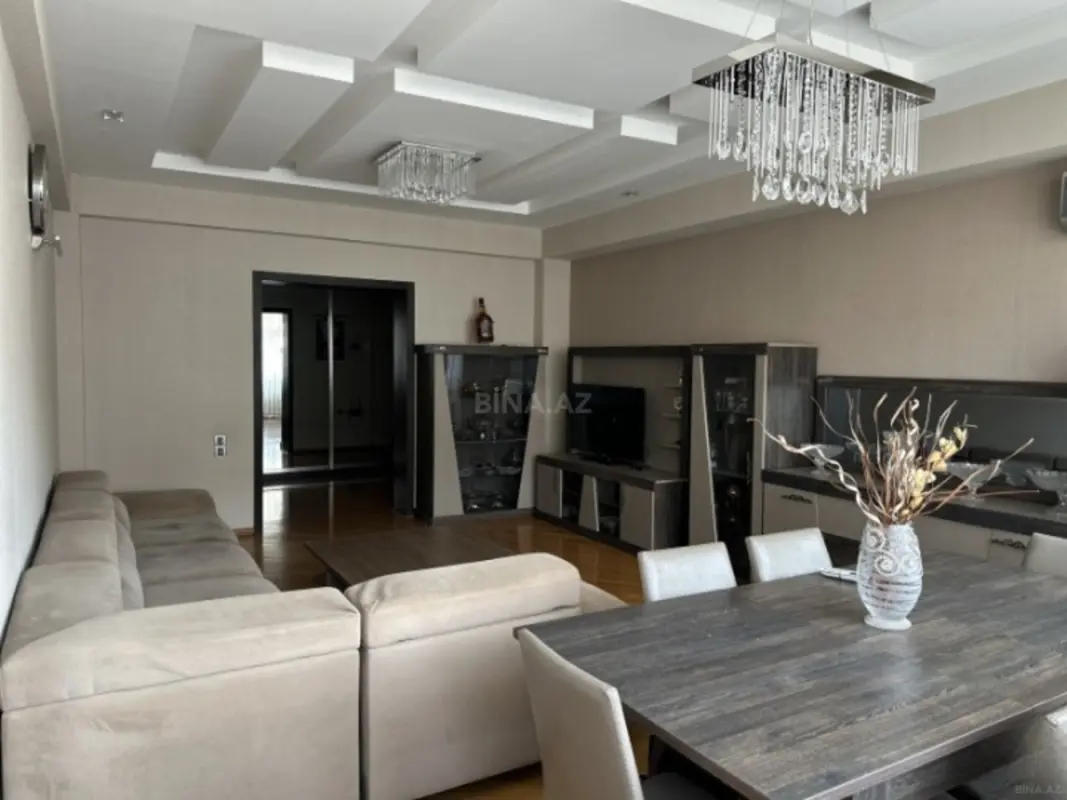 Satılır 3 otaqlı mənzil 132 m²
