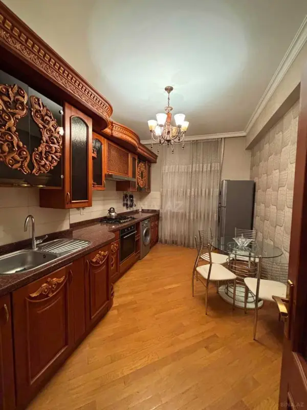 Kirayə verilir 3 otaqlı mənzil 125 m²
