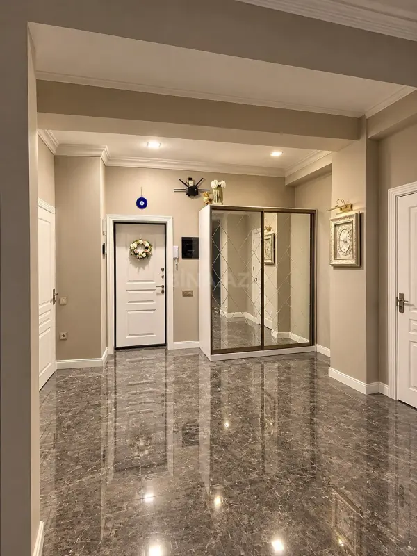 Satılır 2 otaqlı mənzil 103 m²
