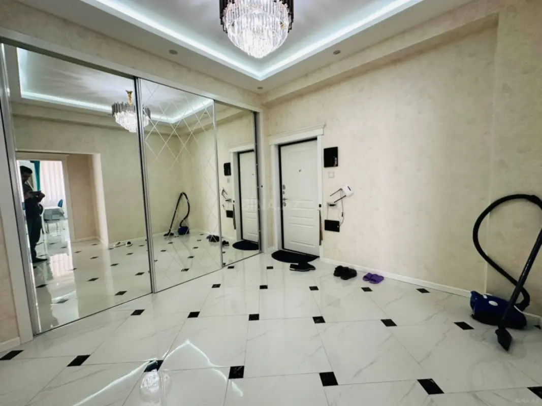 Kirayə verilir 2 otaqlı mənzil 110 m²