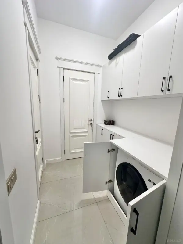 Satılır 4 otaqlı mənzil 210 m²