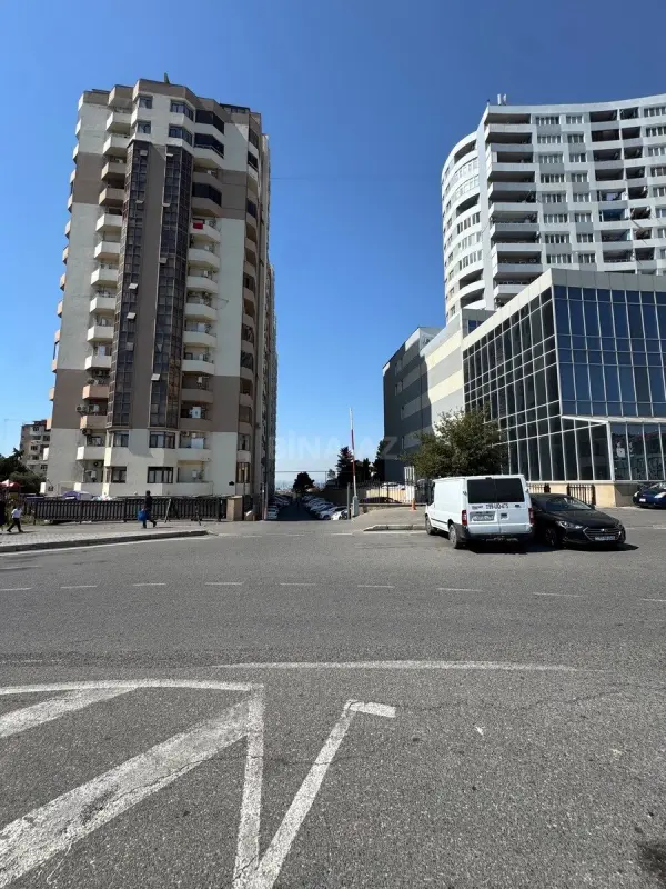 Satılır 2 otaqlı mənzil 82 m²