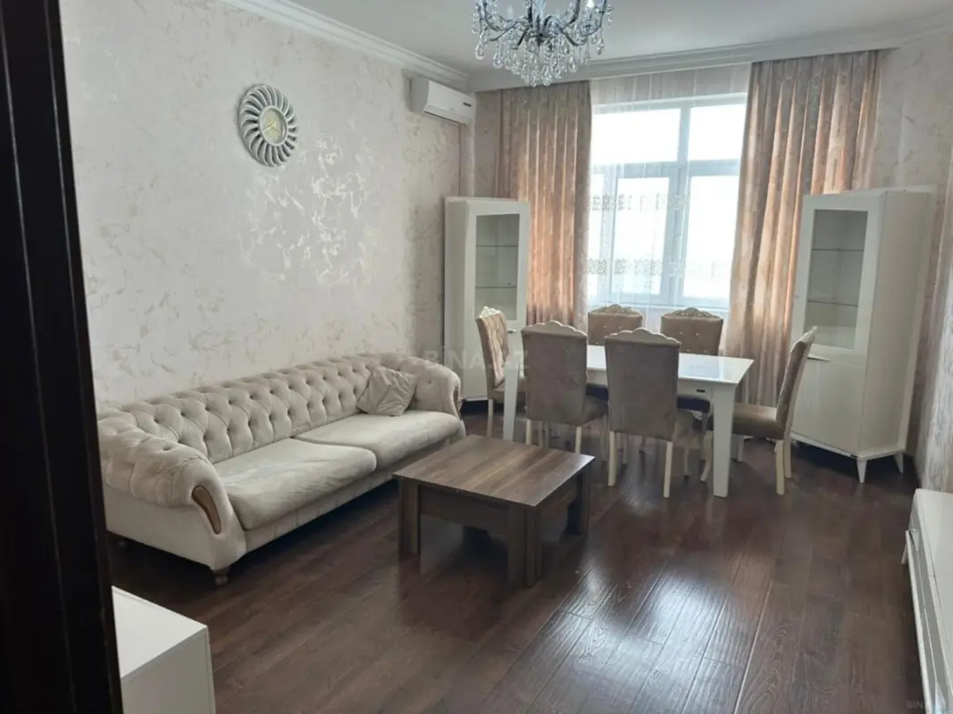 Kirayə verilir 2 otaqlı mənzil 90 m²