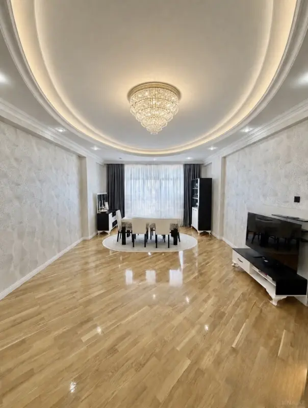 Satılır 3 otaqlı mənzil 135 m²