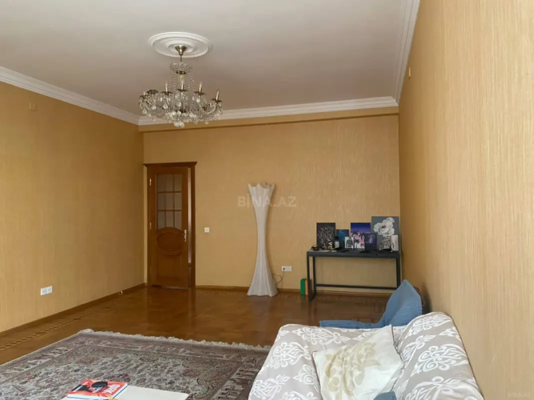 Satılır 3 otaqlı mənzil 124 m²