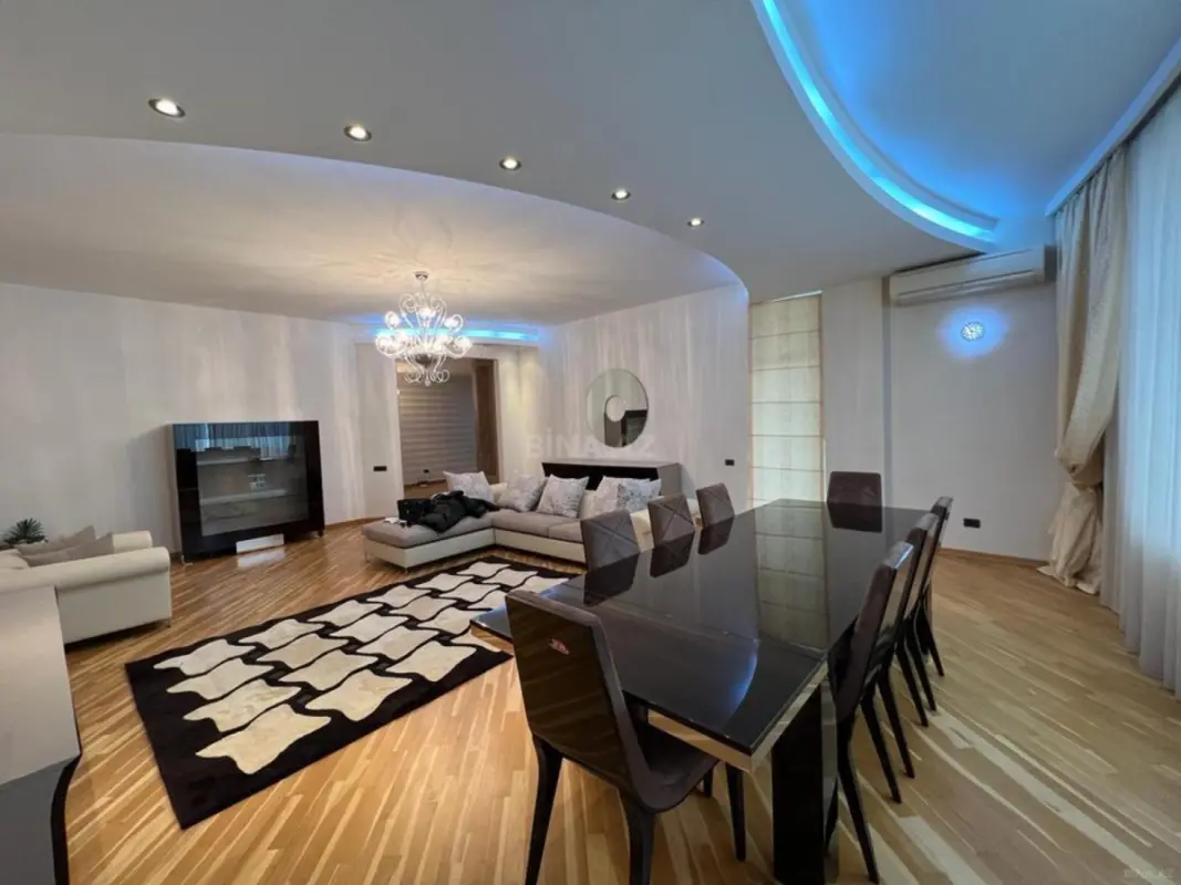 Kirayə verilir 4 otaqlı mənzil 240 m²