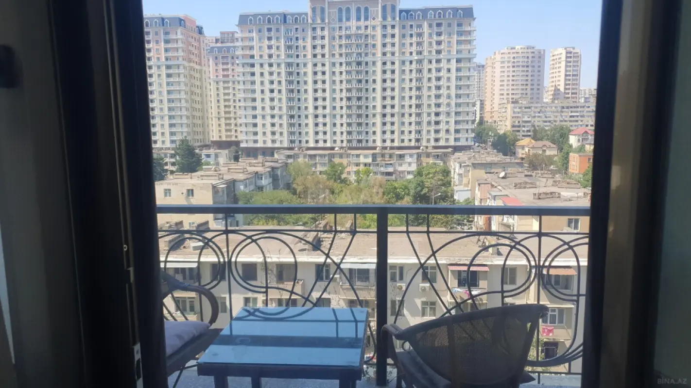 Kirayə verilir 4 otaqlı mənzil 218 m²