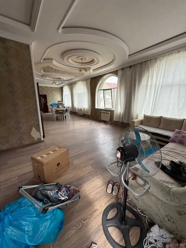 Satılır 14 otaqlı həyət evi 250 m²