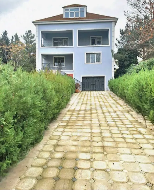 Satılır 7 otaqlı həyət evi 450 m²