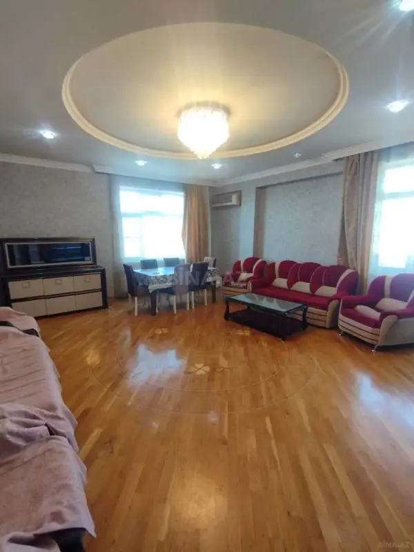 Satılır 3 otaqlı mənzil 151 m²