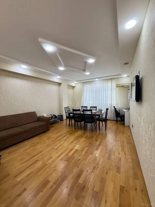 Satılır 2 otaqlı mənzil 76 m²